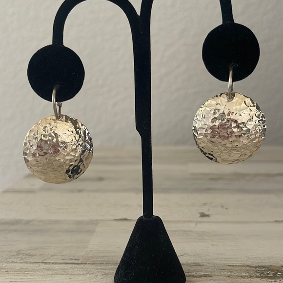 HOB Jewelry - Vintage Silver Hammered Disc Drop Earrings.